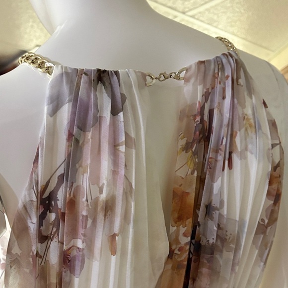 Ted Baker Pettraa Vanilla Pleat Dip Hem Dress In White floral, size 3 - Picture 8 of 12